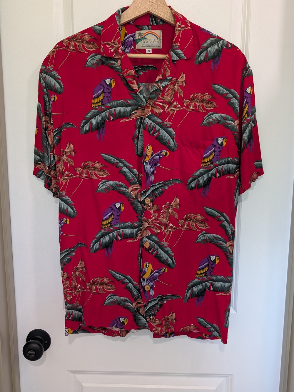 Paradise Found Hawaiian Men’s Red Tropical Parrot Camp Shirt Size S